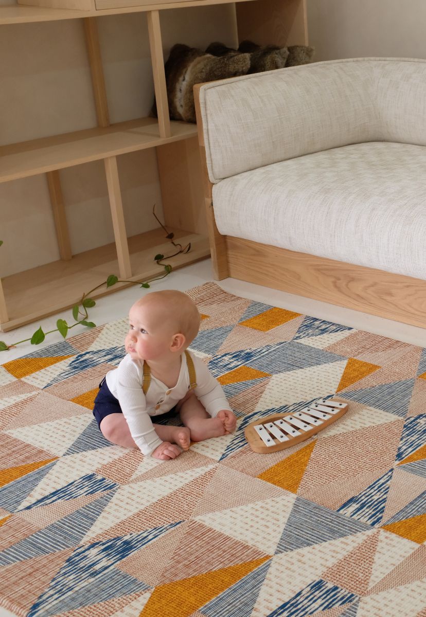 Australia award winning soft foam padded play mats in both large and round sizes are the safest, Eco friendly, waterproof playmats available for your baby. Perfect as a nursery rug and as a tummy time playmat.