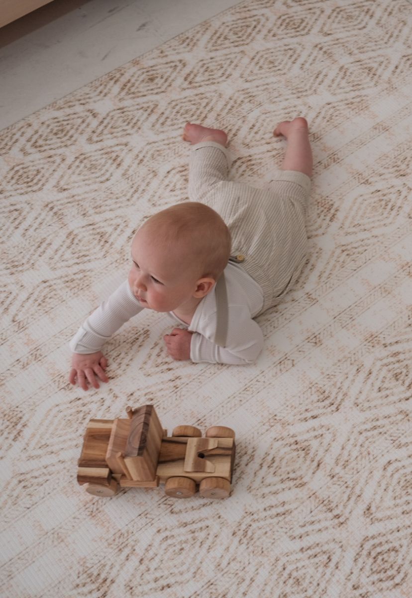 Australia award winning soft foam padded play mats in both large and round sizes are the safest, Eco friendly, waterproof playmats available for your baby. Perfect as a nursery rug and as a tummy time playmat.