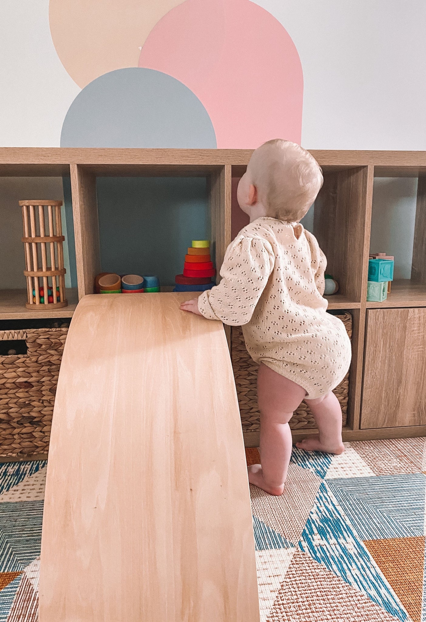 Rugabubs award winning soft foam padded play mats in both large and round sizes are the safest, Eco friendly, waterproof playmats available for your baby. Perfect as a nursery rug and as a tummy time playmat. 